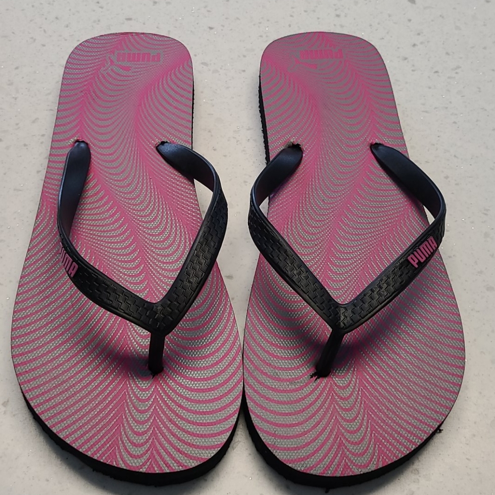 Puma Flip Flops Size 7-8